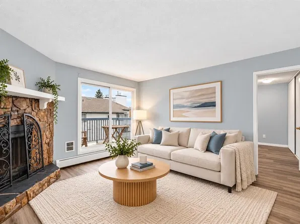 70 E Glamis Dr SW #2467, Calgary, AB T3E 6T6