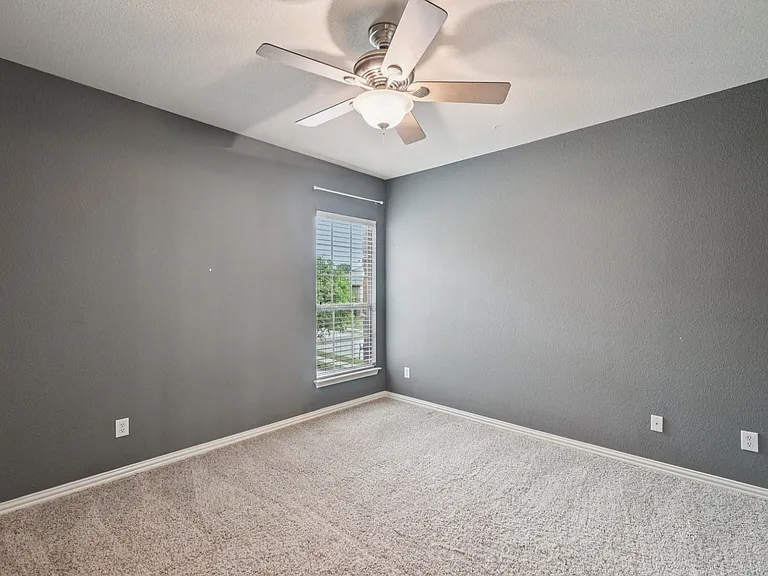 920 Norma Ln — Photo 34