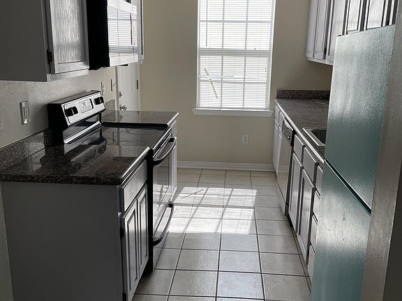 5th image of 8318 Palm St