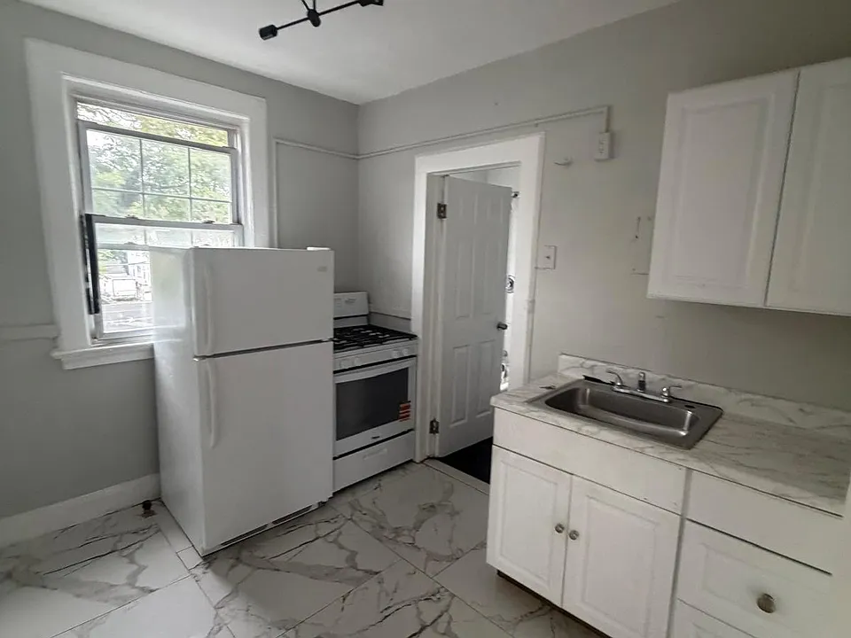 165 Brookdale Ave #2B