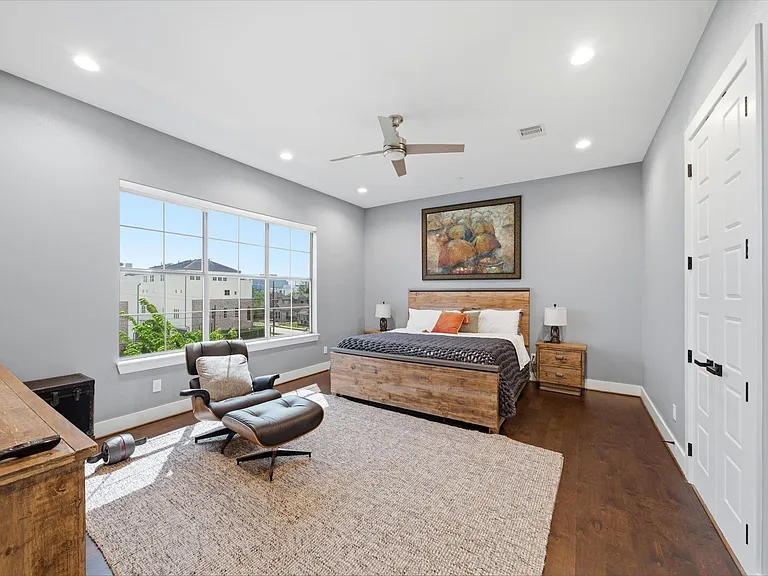 4306 Center St — Photo 12