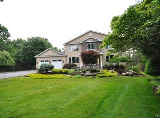5 Thornbrook Ln, Suffern, NY 10901