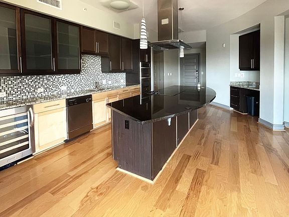 4th image of 231 N Lamar Blvd #515