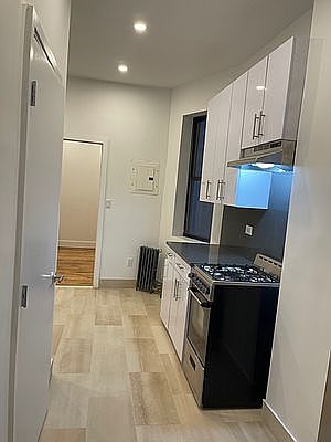 3rd image of 9 Stanton St #4DA