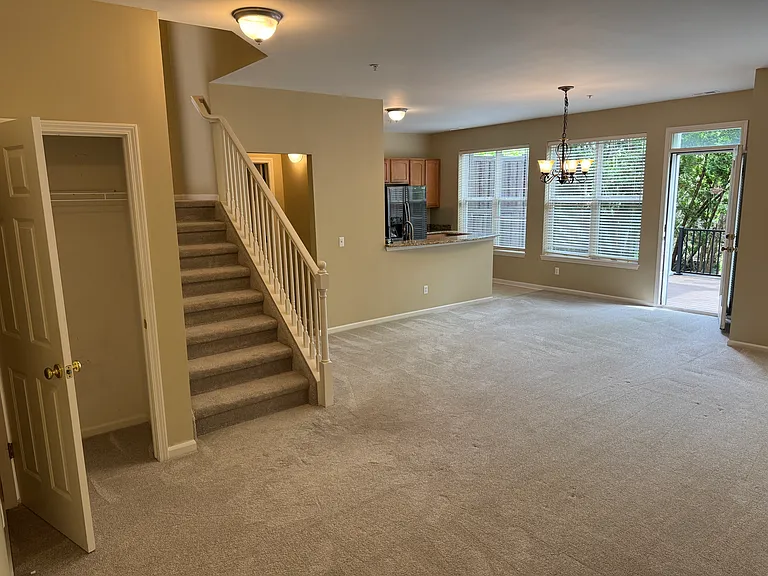 3136 Asher Rd — Photo 1