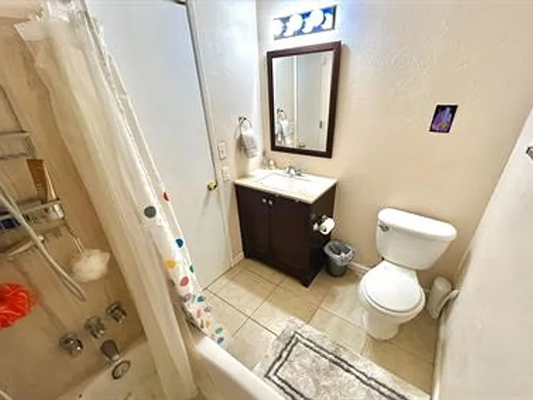 Cute and Cozy 1 Bedroom/1 Bathroom Apartment - Complex is Gated — Photo 8