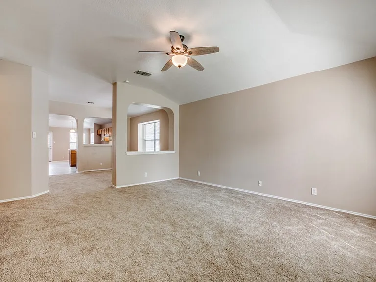 611 Granite Clf — Photo 3
