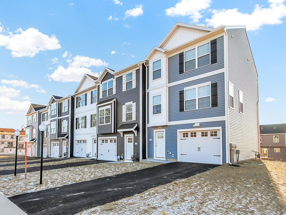 1st image of 92 Heritage Ct