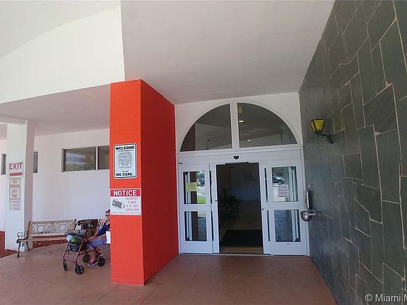 4th image of 1351 NE Miami Gardens Dr APT 303E