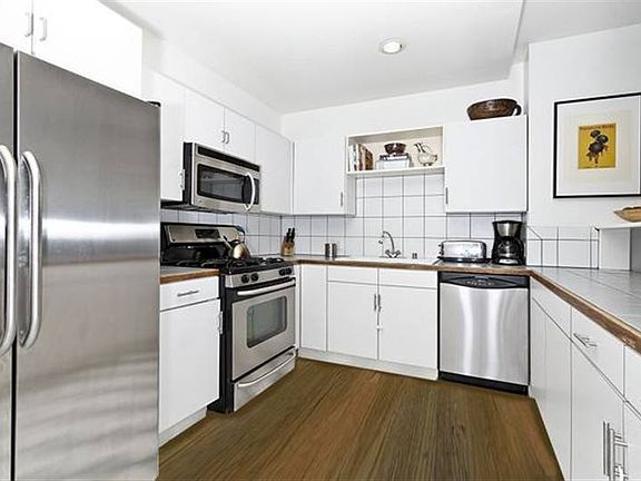 5th image of 2918 Van Ness Ave #2