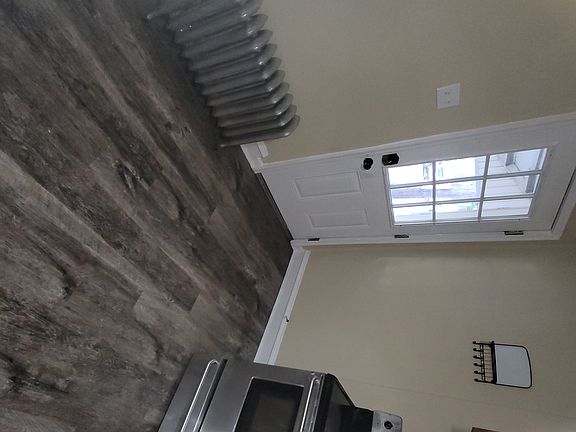 4th image of 48 Lincoln Ave #5