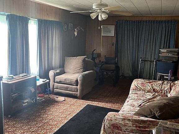 4th image of 1860 Clover Creek Rd