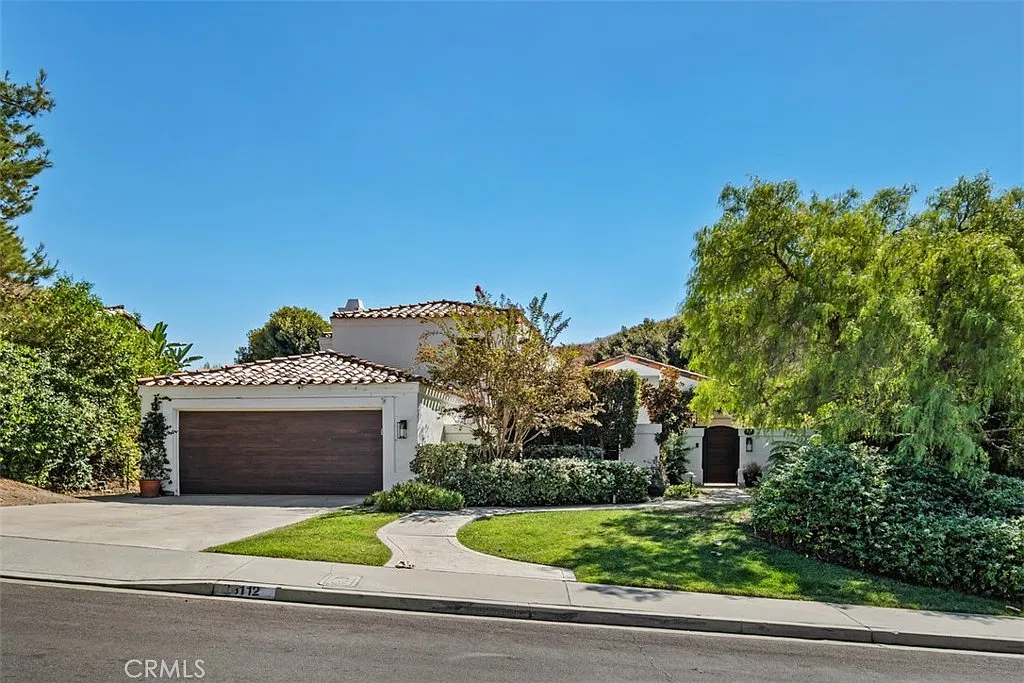 4 bed, 2.5 bath, 2658 sqft, $7,900 — Photo 2