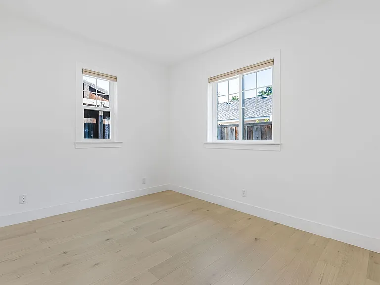 1217 Hester Ave — Photo 3