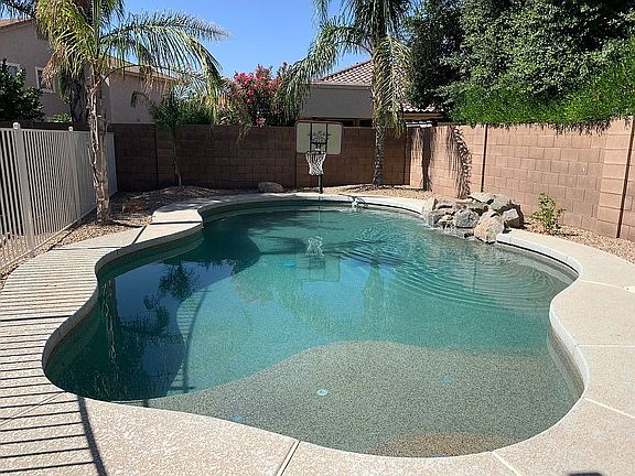 2nd image of 2925 E Elmwood Pl