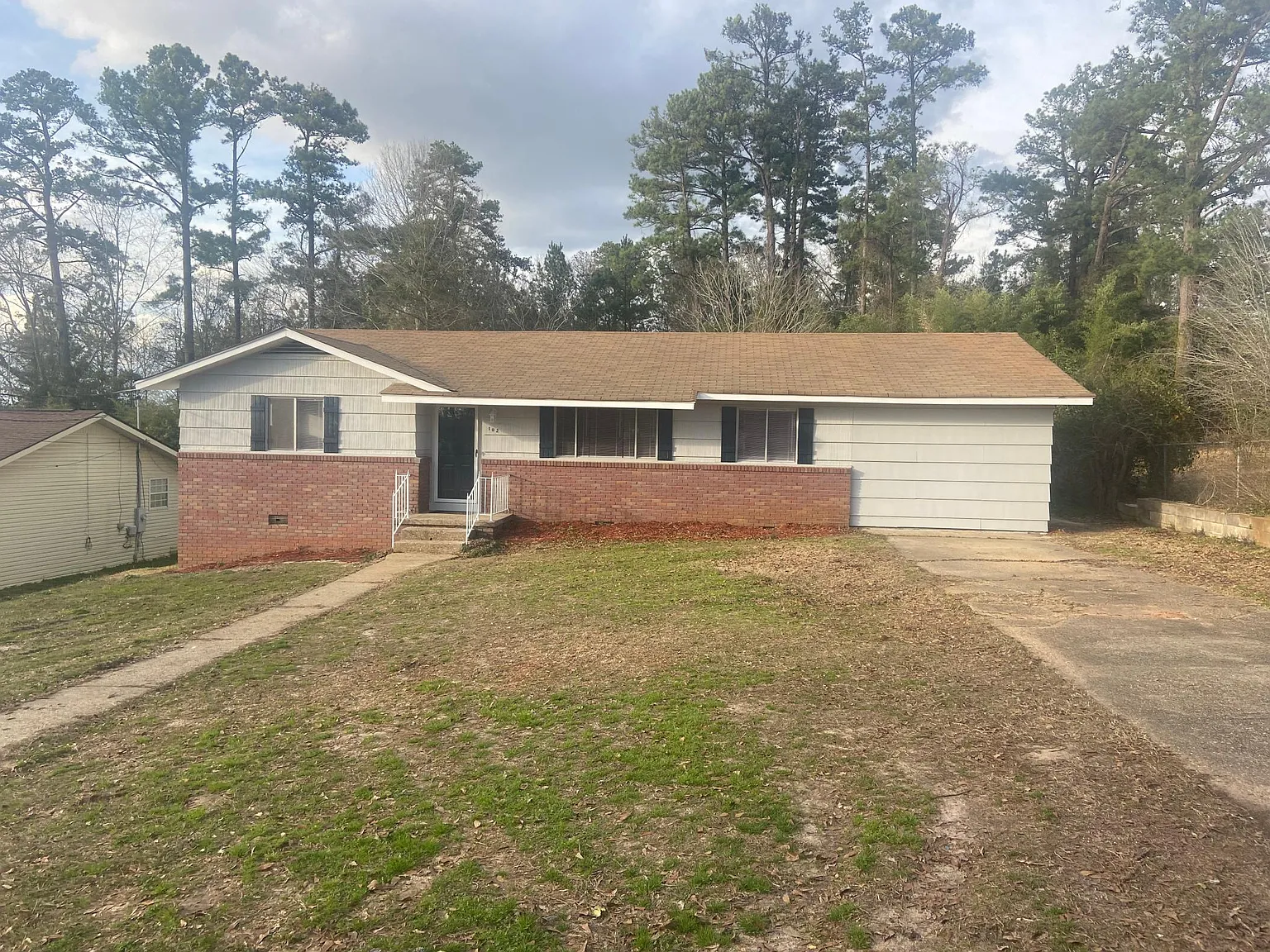 102 Hilltop Dr — Photo 2