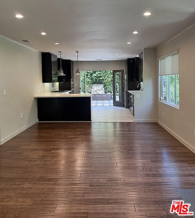2 bed, 2.0 bath, 1180 sqft, $7,000 — Photo 3