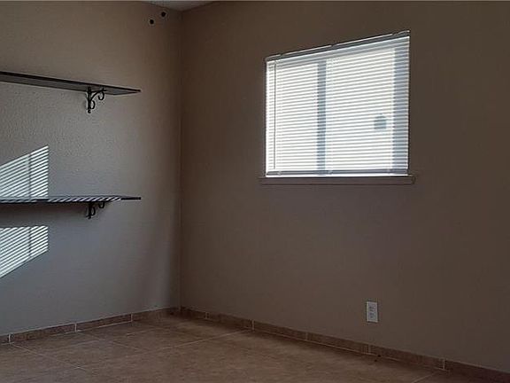 5th image of 1424 Patriot St