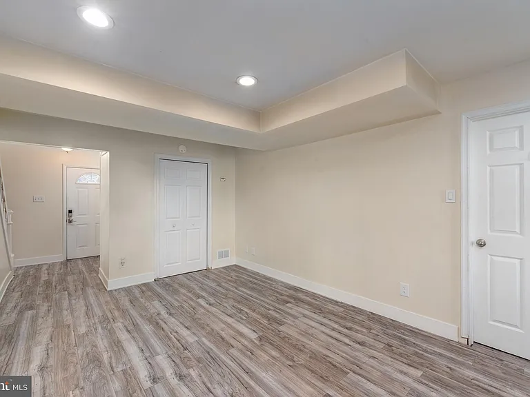 1908 Champlain Dr — Photo 15
