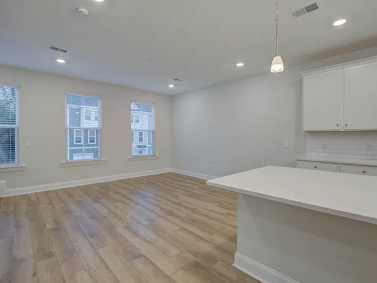 1237 Tice Ln — Photo 5