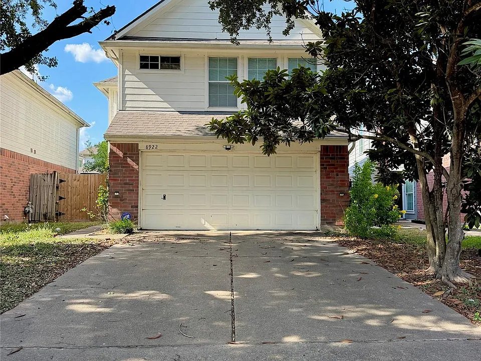 8922 Benning Dr