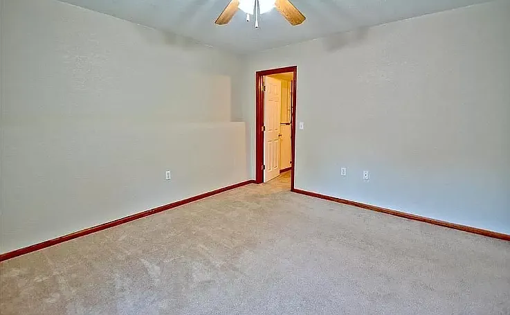 1912 Country Ridge Dr — Photo 6