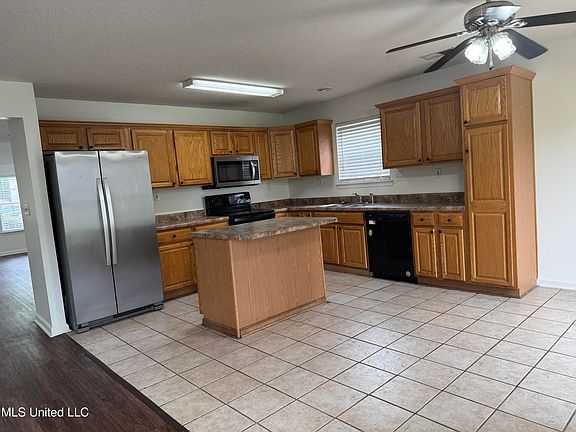 5th image of 7413 Fox Creek Dr