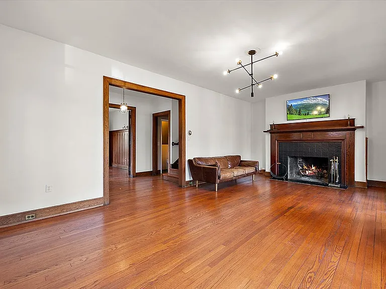 7433 Poe St — Photo 5