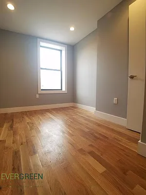 Rented by Evergreen Apartments BK | media 11