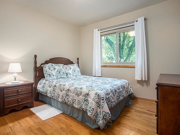 4th image of 364 Watkins Ln