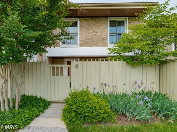 38 Olmsted Green Ct, Baltimore, MD 21210