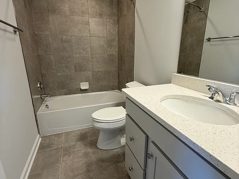 Upstairs second bath, quartz counter tops