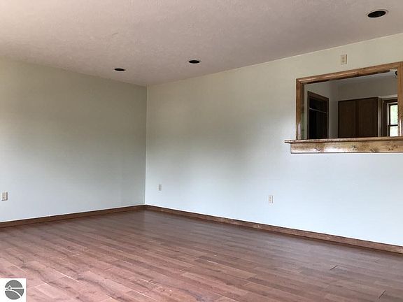 4th image of 2194 S Sara Dr