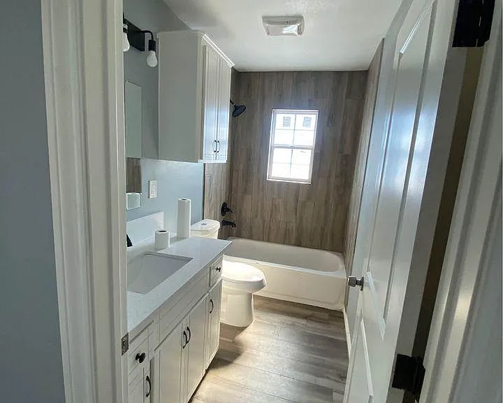 1502 Morgan Ave — Photo 3