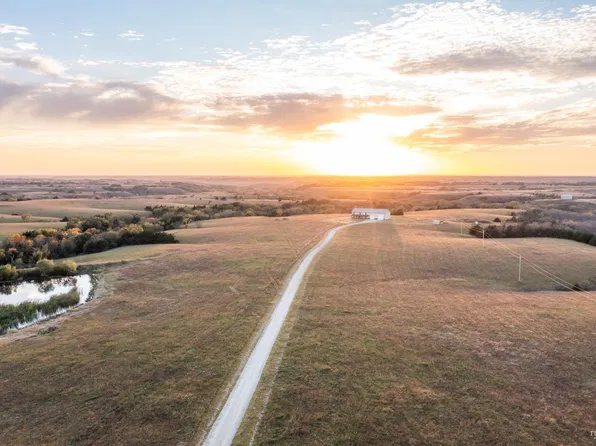 14310 McIntyre Creek Rd, Olsburg, KS 66520