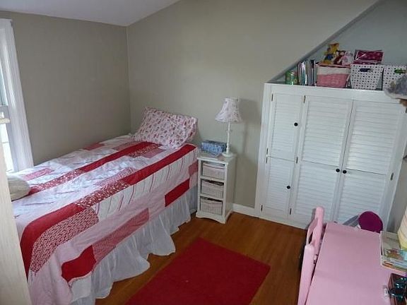 5th image of 32 Parker Dr