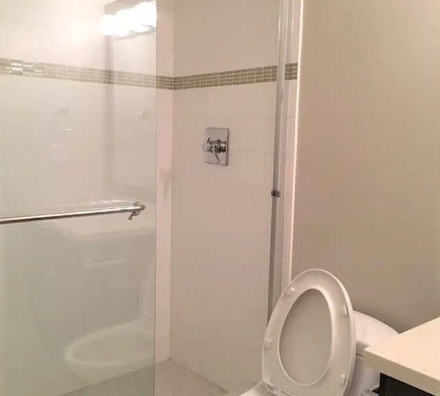 422 W 6th St — Photo 6
