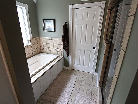 3rd image of 2424 Old Oaks Dr