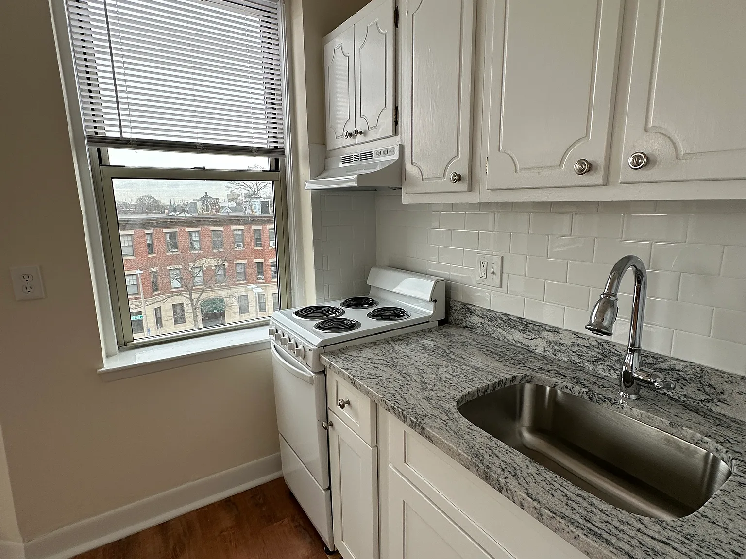 1 bed, 99999 sqft, $2,300 — Photo 2