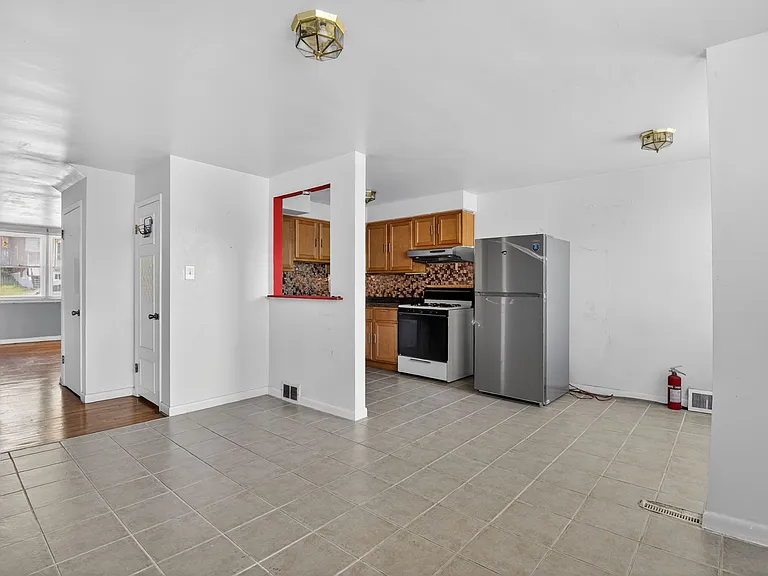 4026 Gideon Rd — Photo 6