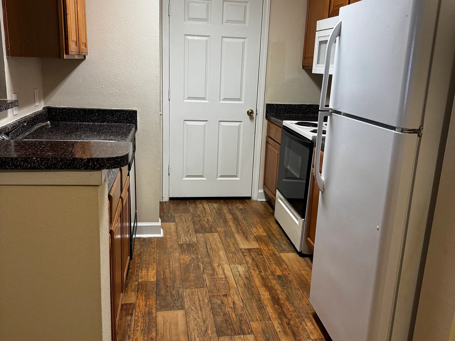 2 bed, 1110 sqft, $1,350 — Photo 4