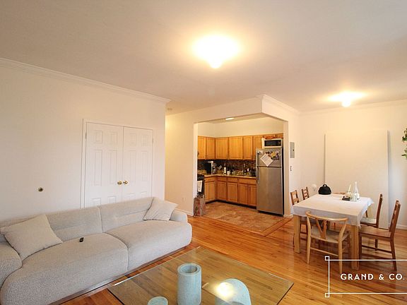 3rd image of 120 Manhattan Ave #3