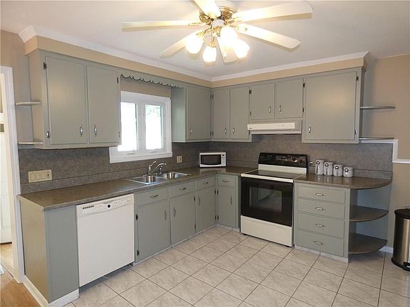 3rd image of 1356 Charles St