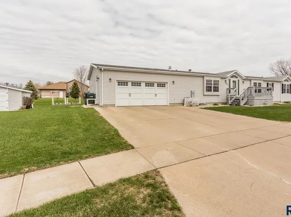 2915 N Lyme Grass Ave, Sioux Falls, SD 57107