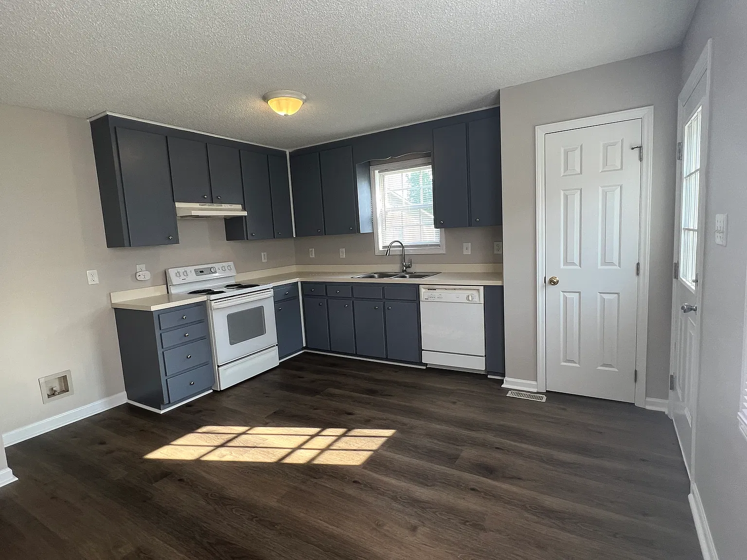 3 bed, 1197 sqft, $1,650 — Photo 4