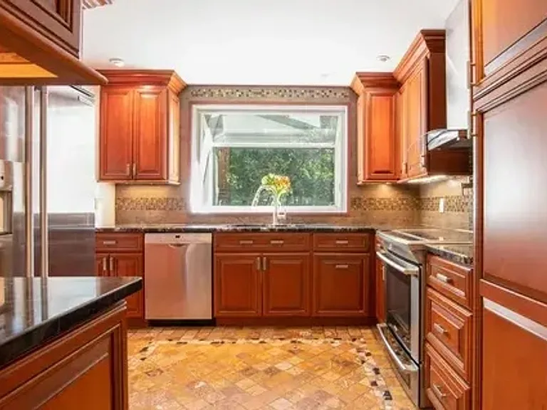 8 Snug Harbor Dr — Photo 7
