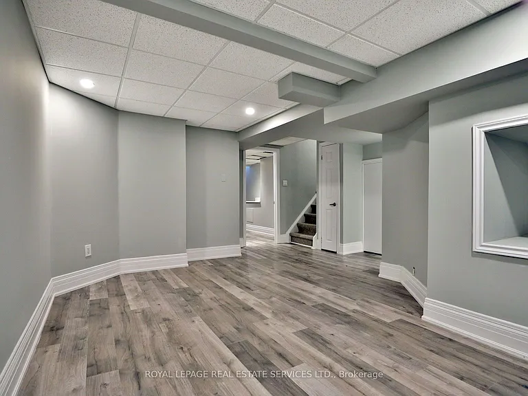 1021 Runnymead Cres — Photo 24