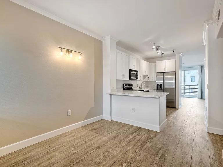 1643 6th Ave #402 — Photo 4