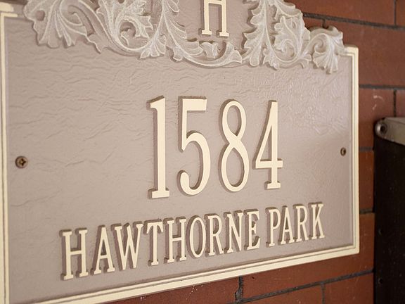 3rd image of 1584 Hawthorne Park