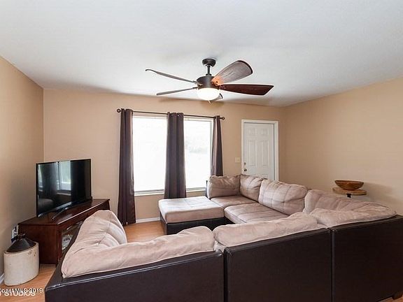 04_1313NECromeyRdNE_3_FamilyRoom_LowRes